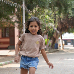 BROWN - UNISEX KIDS TSHIRTS – SUPER COMBED COTTON – PLANT DYED- ANTI MICROBIAL / ANTI BACTERIAL– ROUND NECK – HALF SLEEVE TSHIRT – DURABLE FOR ACTIVE AND EVERYDAY WEAR – 180gsm – PACK OF 1